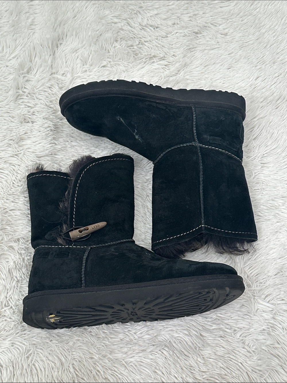 🦊 Ugg Meadow Suede Boots